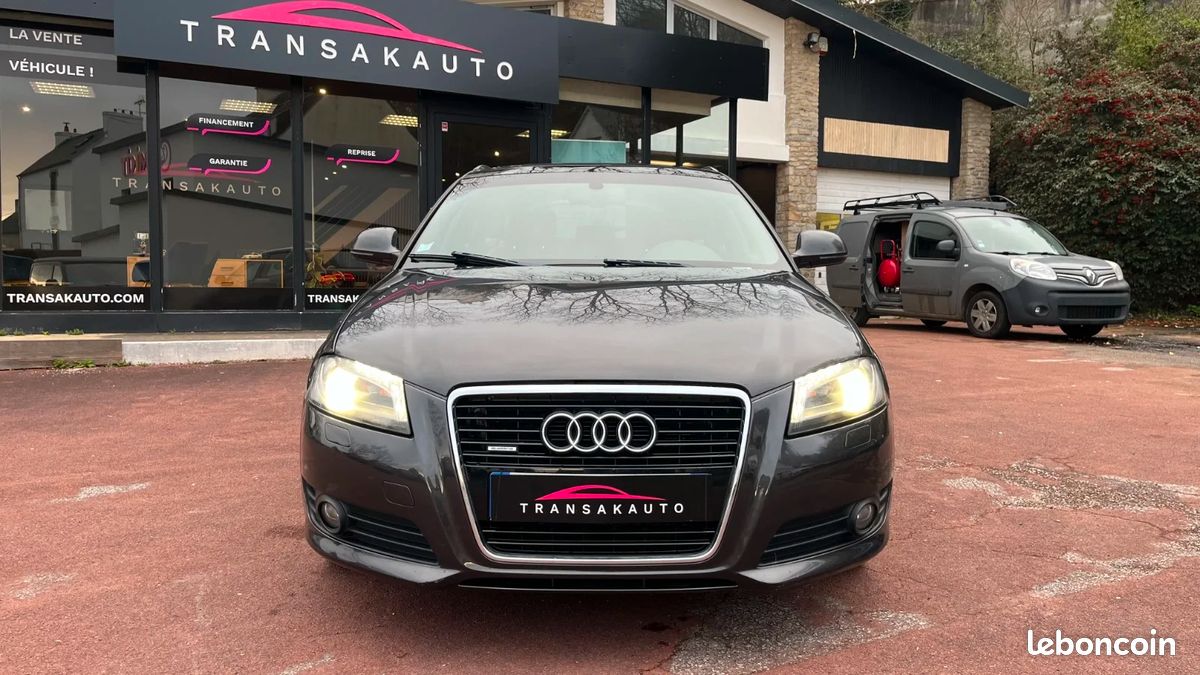 AUDI A3 SPORTBACK 3.2 V6 250 Quattro Ambition Luxe S tronic / TOIT OUVRANT / BOSE (image 2)