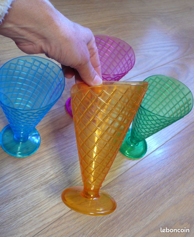 4 Coupelles à Glace Vintage Rétro 80s-90s - Style Cornet Pops En Plastique
