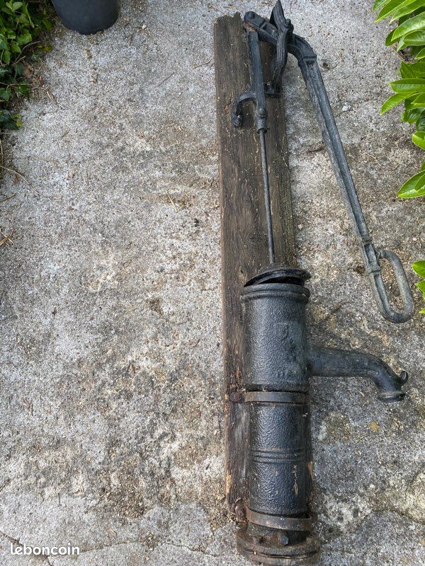 Pompe ancienne pour déco (image 1)