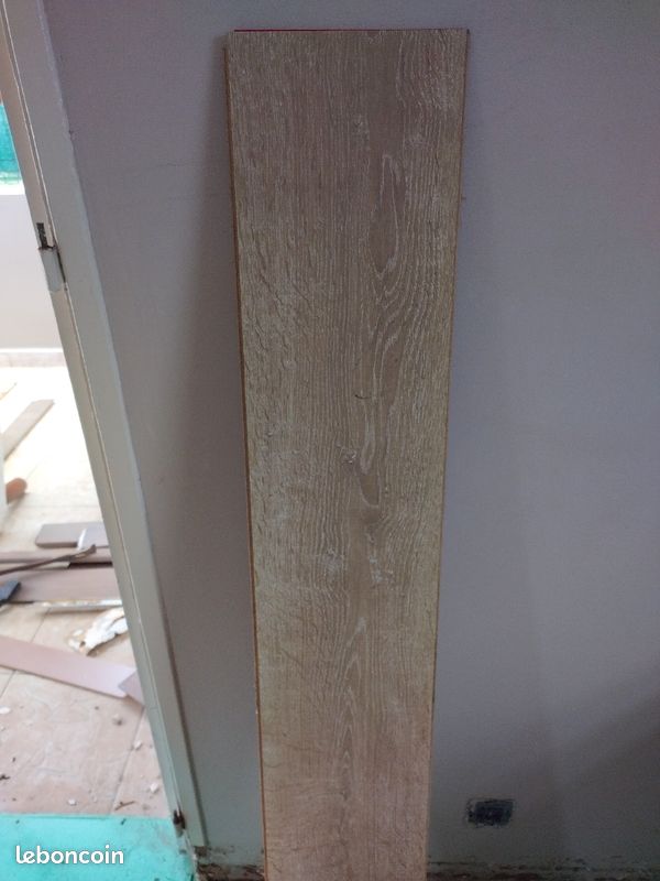 Parquet couleur chêne clair (image 1)