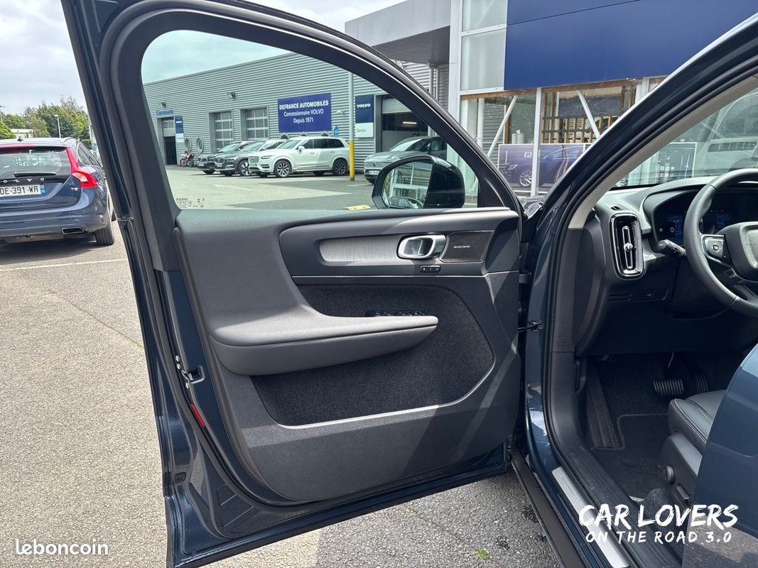 VOLVO XC40 B3 163 ch DCT7 Lounge Edition (image 17)