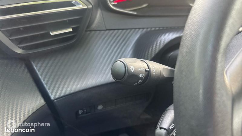 Peugeot 208 1.2 PureTech 75ch S&S Like (image 23)