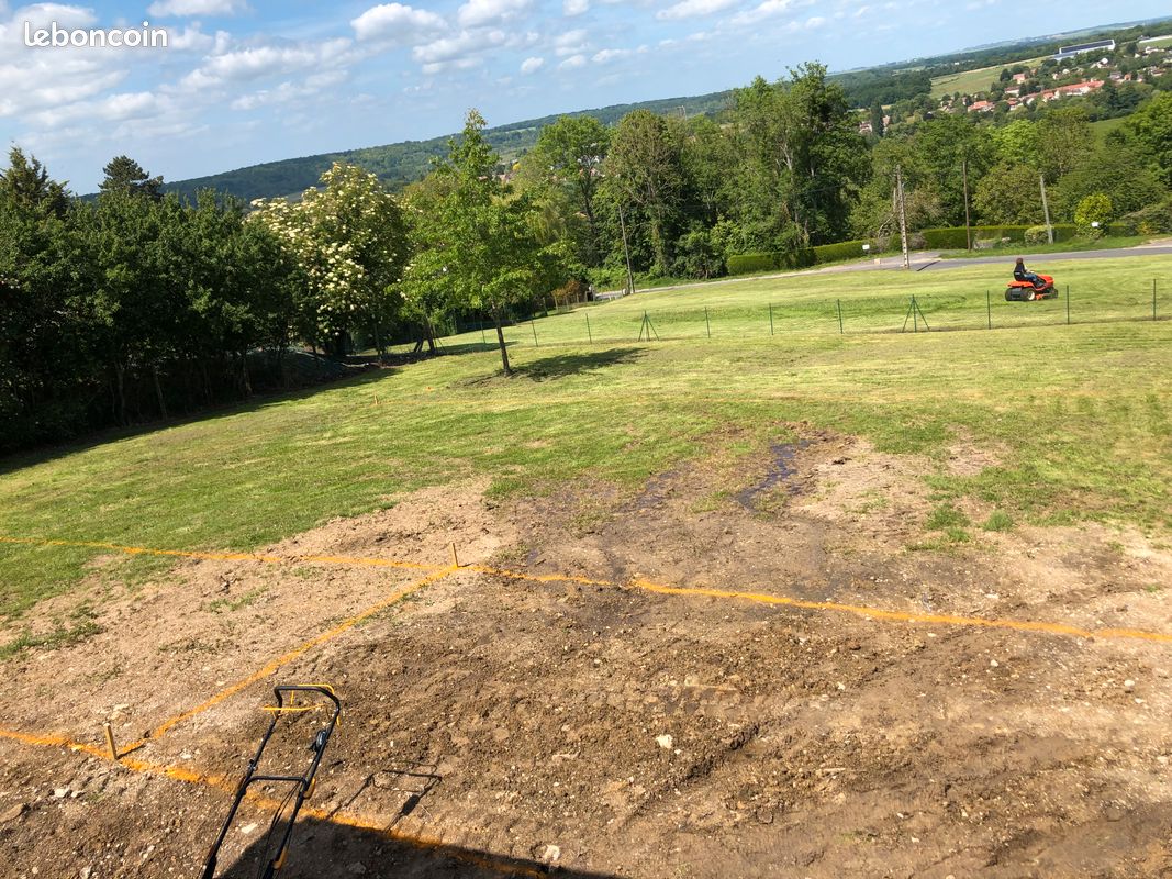 Beau terrain constructible de 1400 m2 de 30 de façade proche de meaux · à Saint-Jean-les-Deux-Jumeaux · 150 000 €