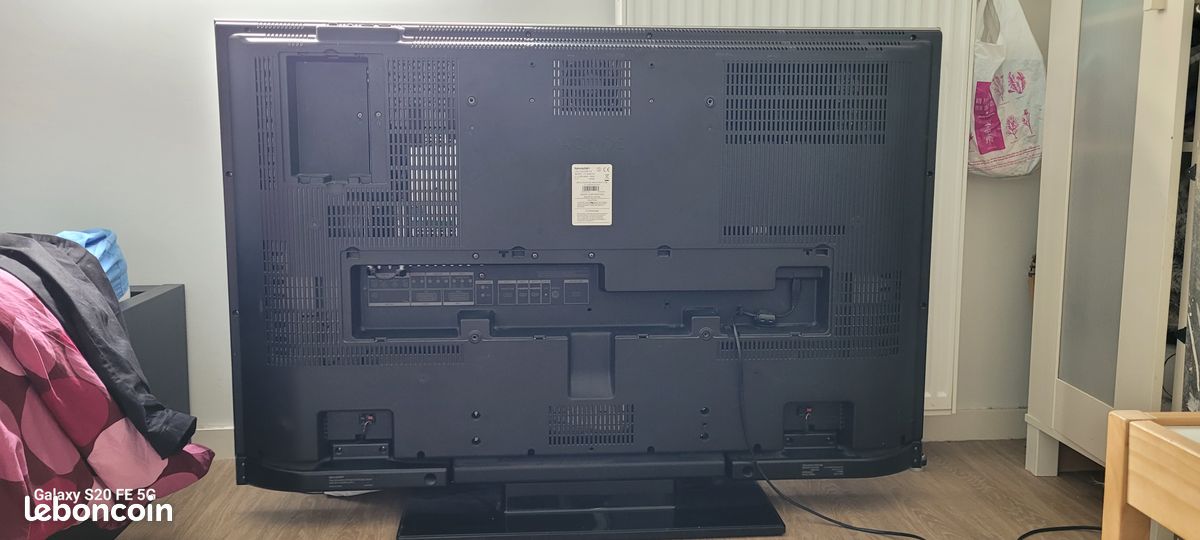 Sharp LC-52HD1E (image 3)