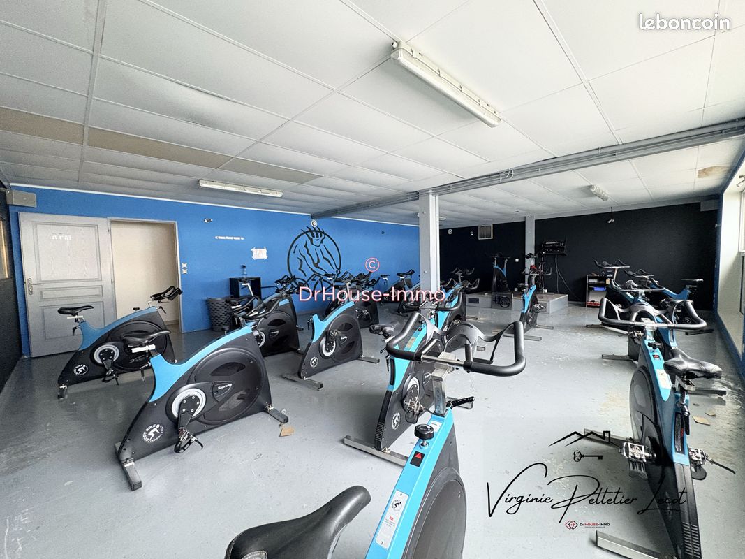 Local commercial 16 pièces 1990 m² · à Fontenay-le-Comte · 1 990 m² · 360 000 €