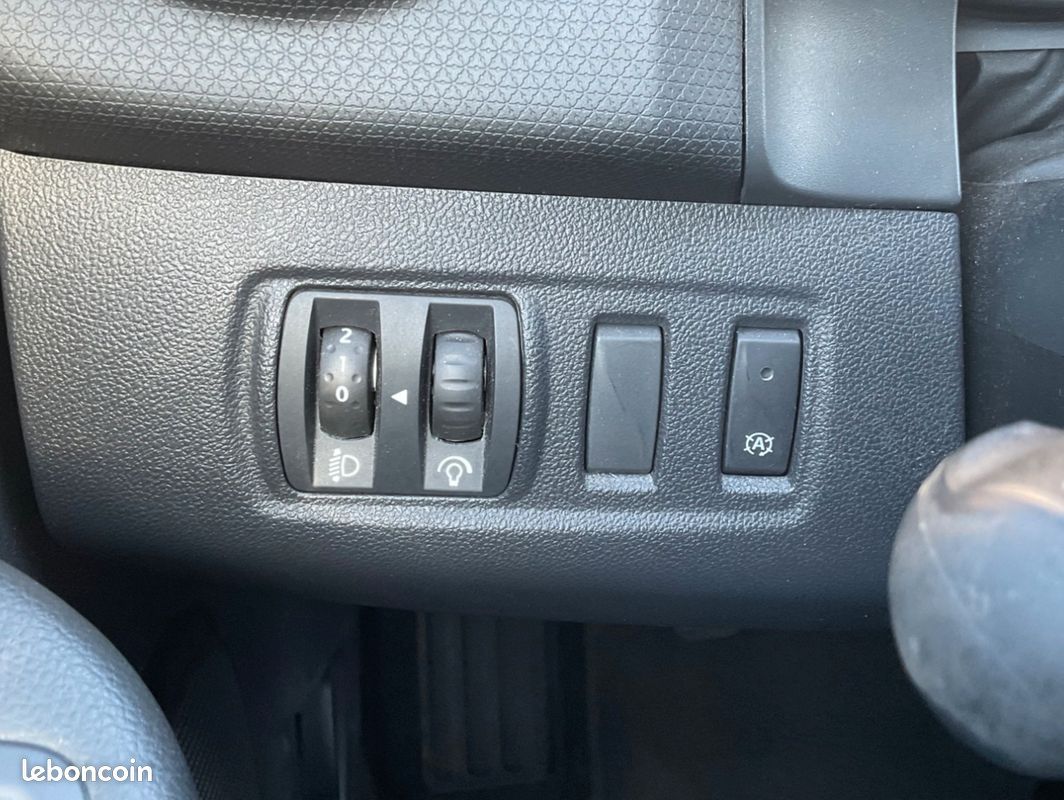 Renault clio 1.2 tce 120 energy intens (image 27)