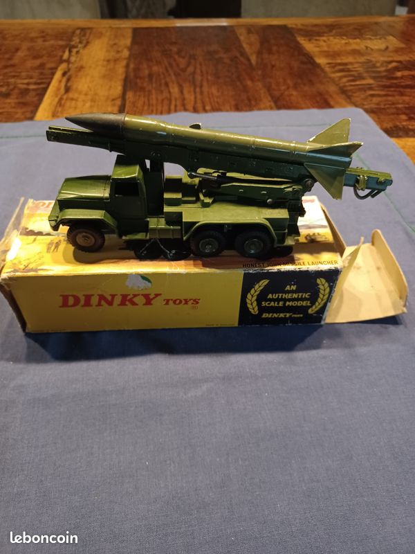 Dinky Toys: camion HONEST JOHN lance fusée - Collection