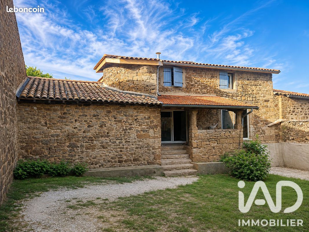Maison 1 pièce 90 m² · à Roiffieux · 90 m² · 130 000 €