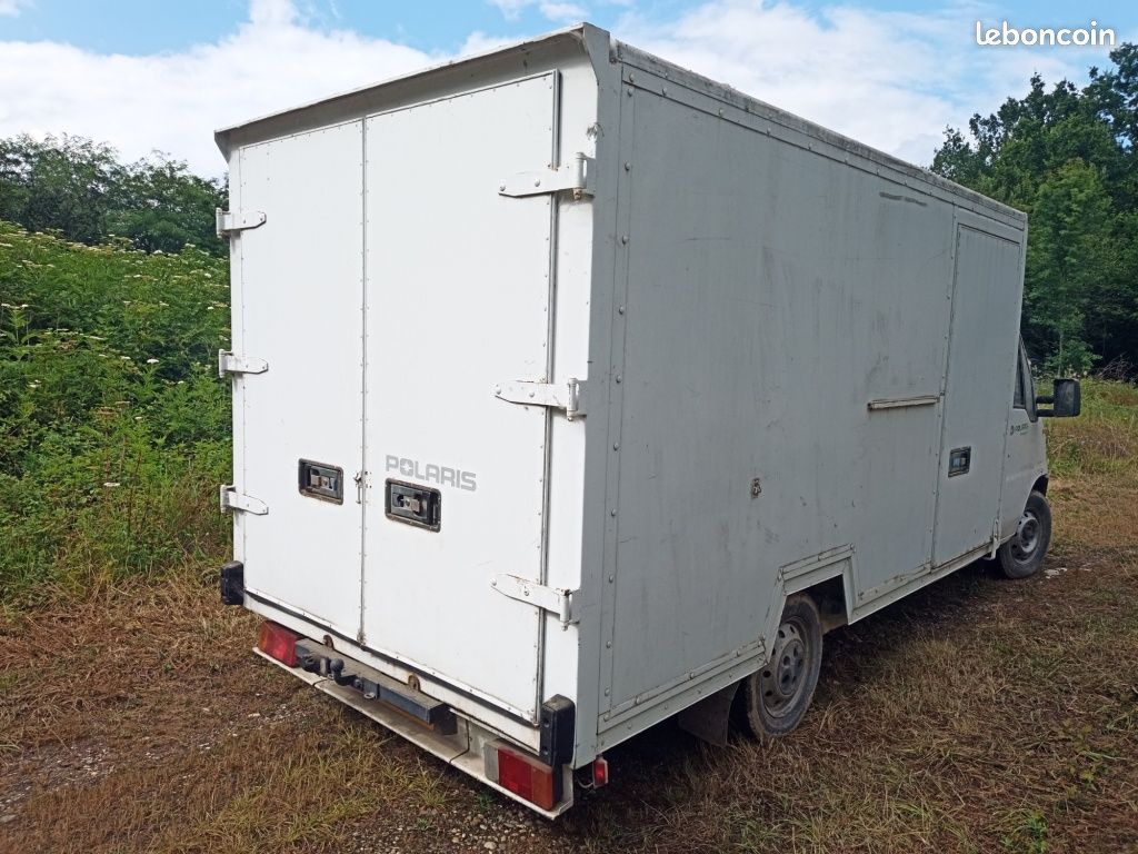 Camion grande caisse basse food truck chevaux ou autre avec rampe hayon (image 3)