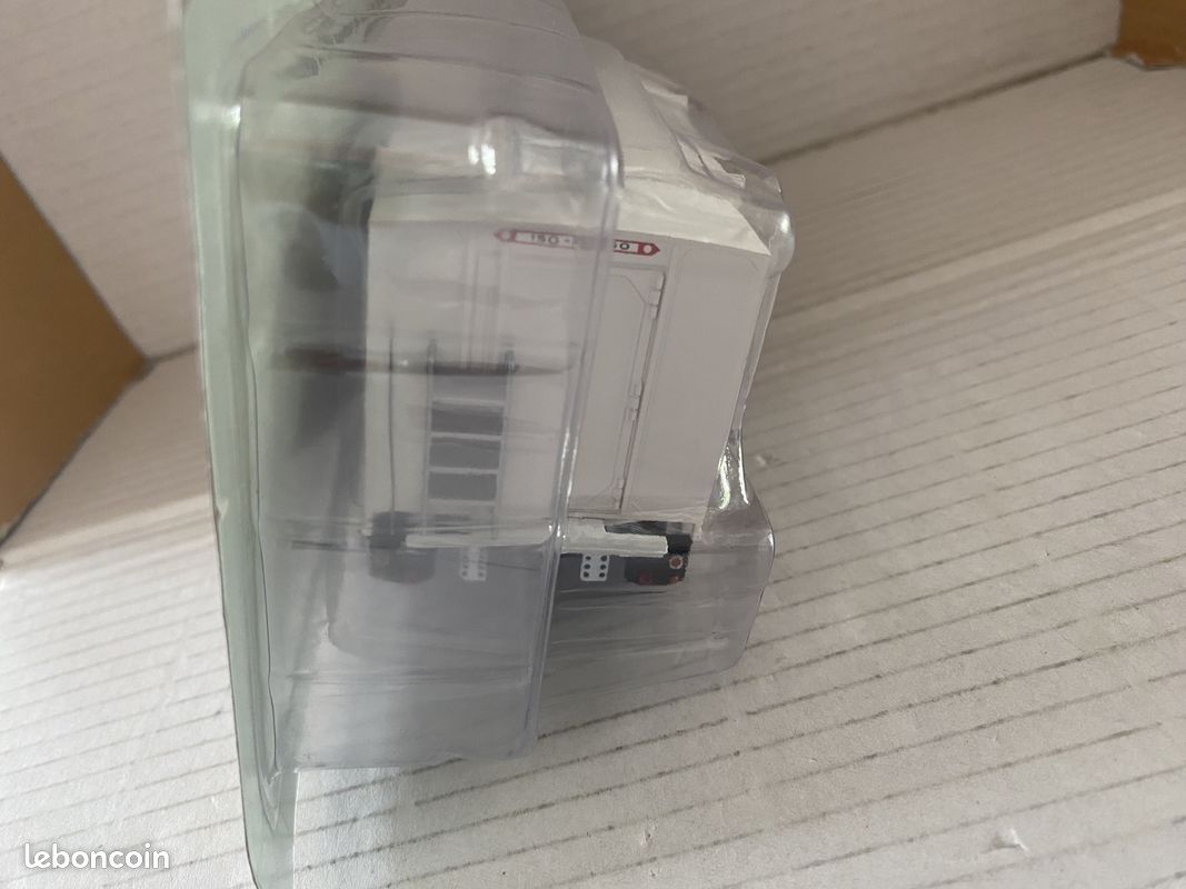 Véhicule Miniature Berliet GBC GAZELLE 8M 6X6 iso-frigo 1/43 ixo (image 4)
