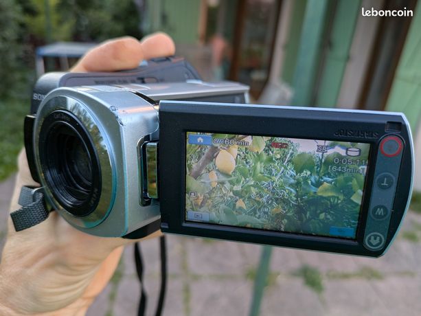 Caméscope Sony DCR‑TRV245E Digital8 + accessoires – excellent état - Photo, audio & vidéo