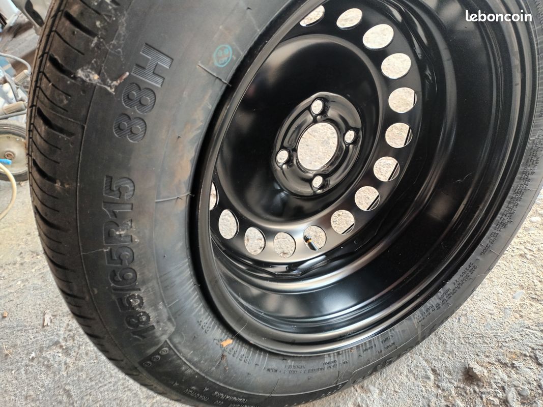 Roue complète de dacia (image 1)