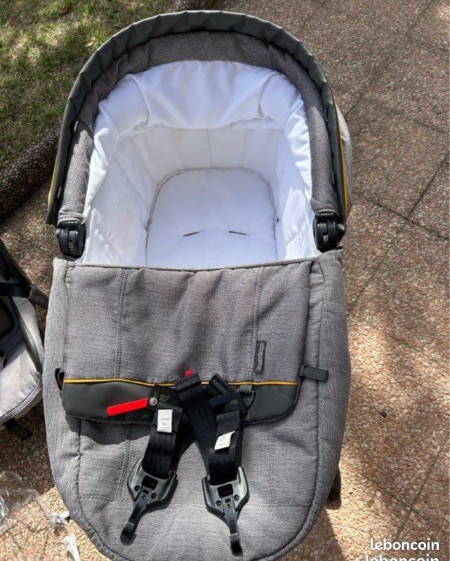 Ensemble Poussette Peg Perego nacelle cosy et base (image 3)