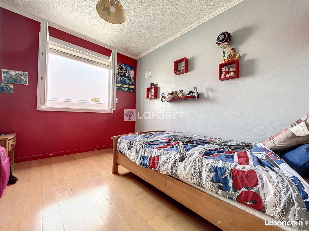 Pavillon 5 pièces 110 m² - Vernoux-en-Gâtine 79240 (image principale 8)
