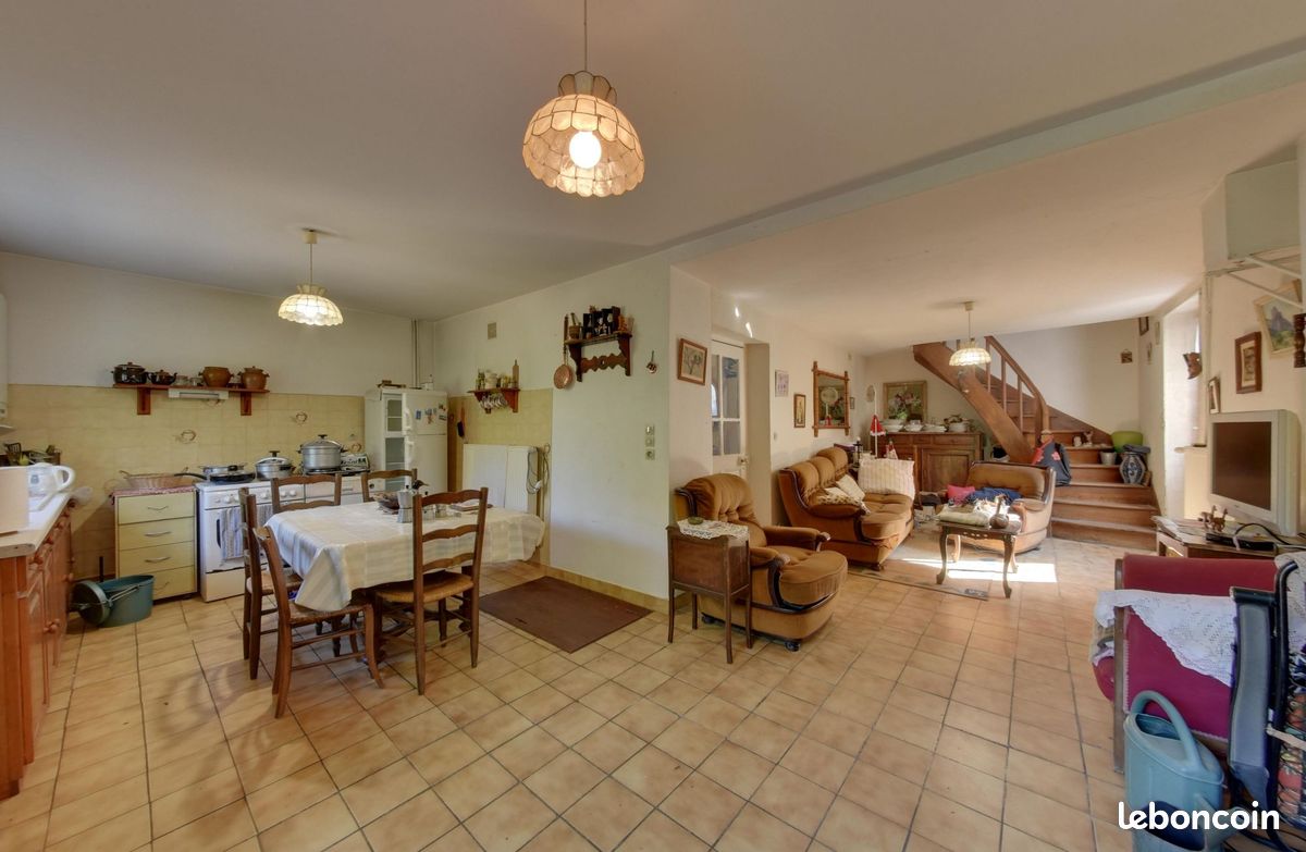 Maison 4 pièces 77 m² · à Saint-Laurent-du-Pont · 77 m² · 160 000 €