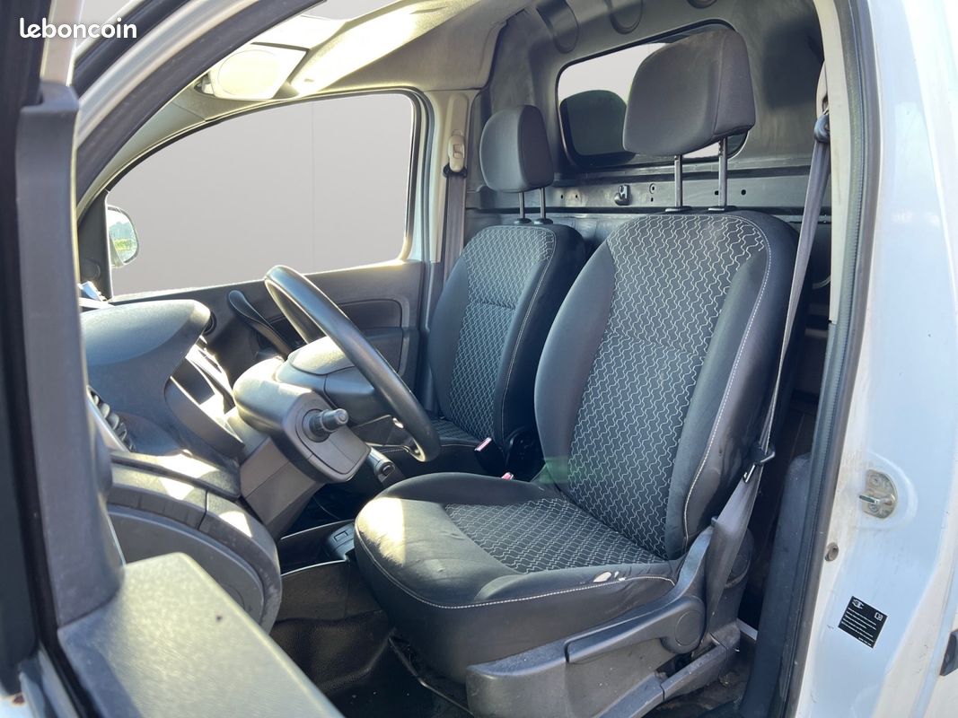 RENAULT KANGOO 1.5 DCI 90 ch Confort Fourgon - Attelage - Pas de TVA (image 4)