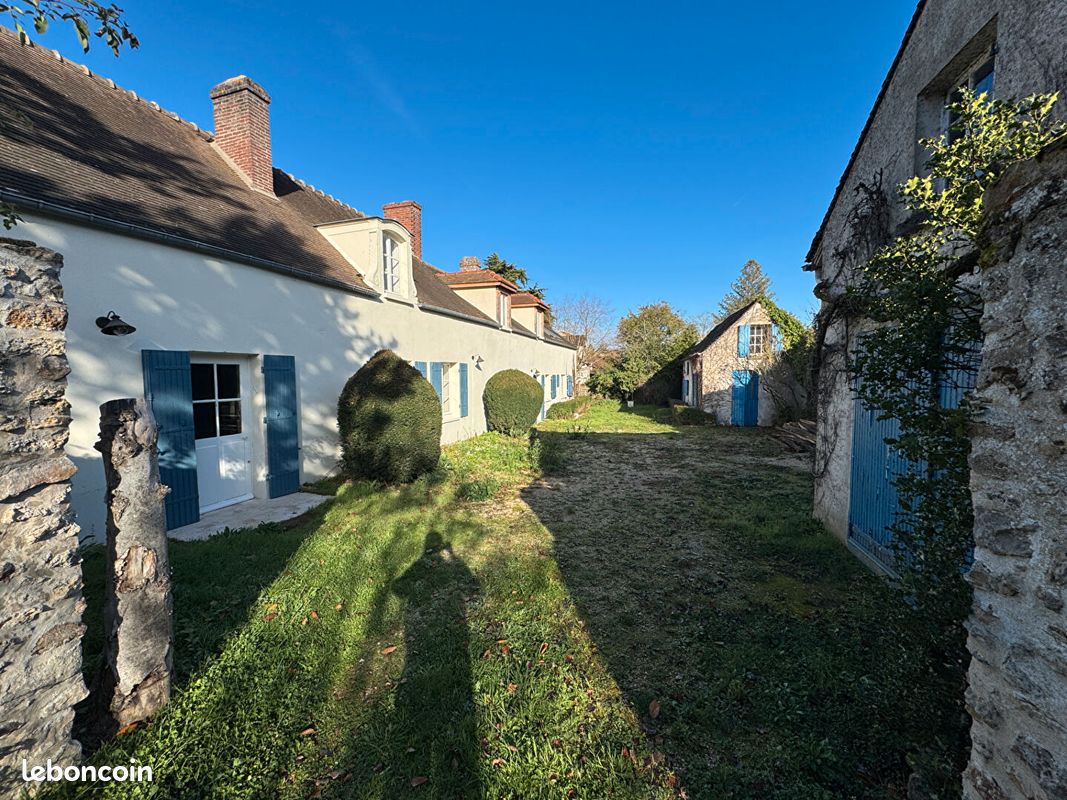 Maison 8 pièces 260 m² · à Bazoches-sur-Guyonne · 260 m² · 1 350 000 €