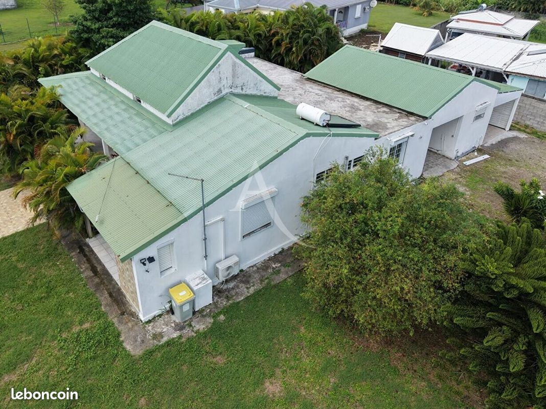 Maison 5 pièces 144 m² · à Sainte-Anne · 144 m² · 240 000 €