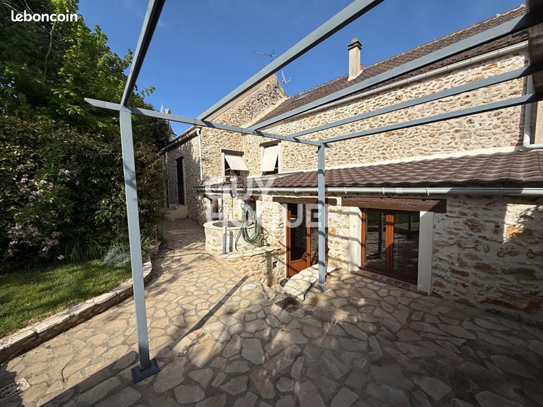 Maison 8 pièces 190 m² · à Solers · 190 m² · 349 000 €