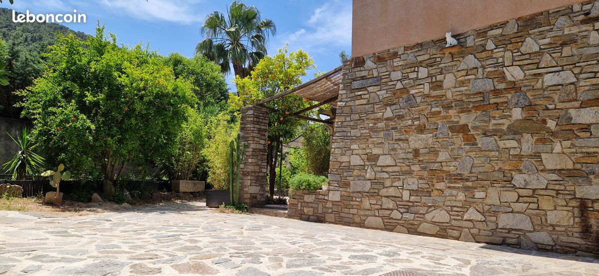 Maison 9 pièces 208 m² · à La Crau · 208 m² · 790 000 €