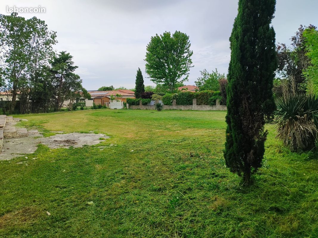 Terrain 1370 m² · à Eaunes · 1 370 m² · 118 000 €
