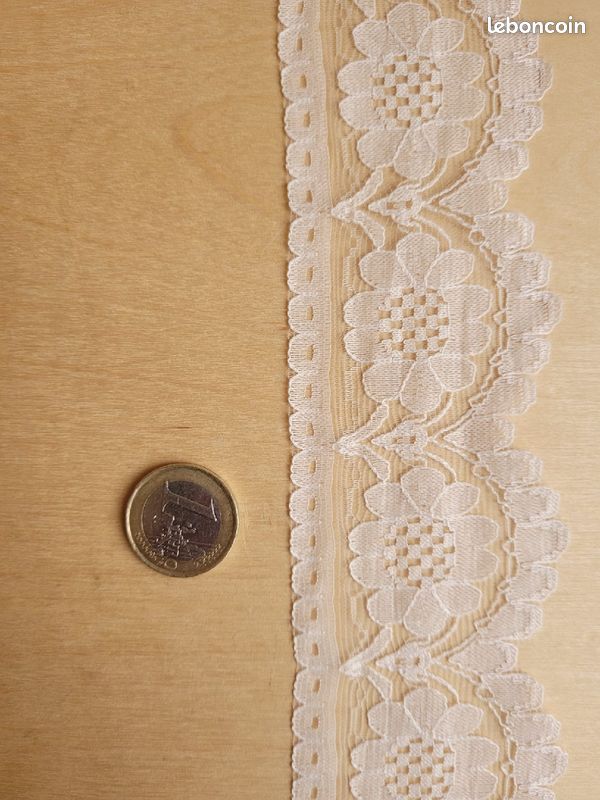 Mercerie 93 MÈTRES DE DENTELLE ANCIENNE EN NYLON LARGEUR 5,5 CMS N°59 (image 7)