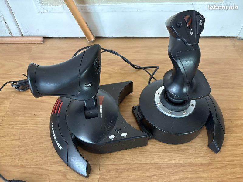 Joystick Thrustmaster T.Flight HOTAS X – PC / PS3 – Excellent état (image 1)