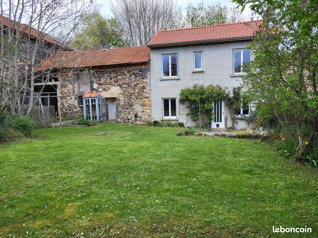 Maison 7 pièces 86 m² · à Saint-Genès-Champanelle · 86 m² · 190 000 €