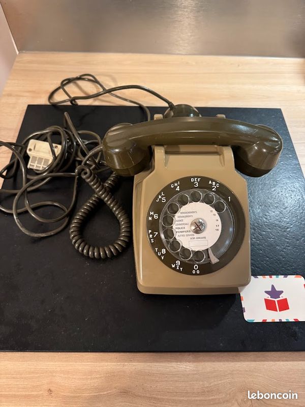 ANCIEN VINTAGE 1981 TELEPHONE BLANC CREME à touches SOCOTEL S63 PTT DESIGN retro EUR 30,00 - FR