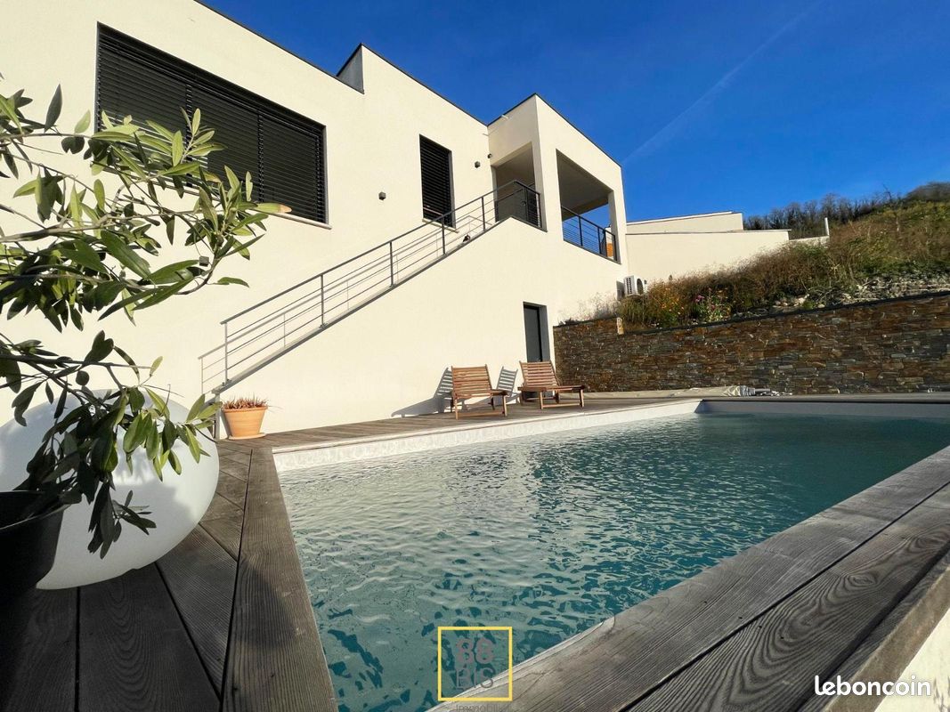 Maison 5 pièces 156 m² · à Mur-sur-Allier · 156 m² · 2 800 €/mois