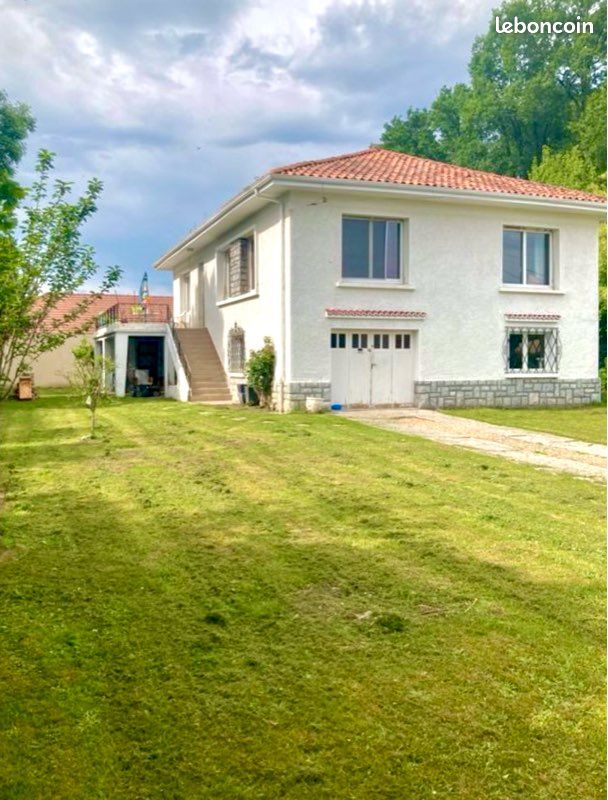 Maison 11 pièces 252 m² · à Lons · 252 m² · 298 000 €