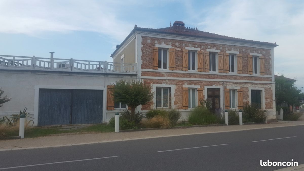 Maison 11 pièces 270 m² · à Saint-Julien-en-Born · 270 m² · 585 000 €