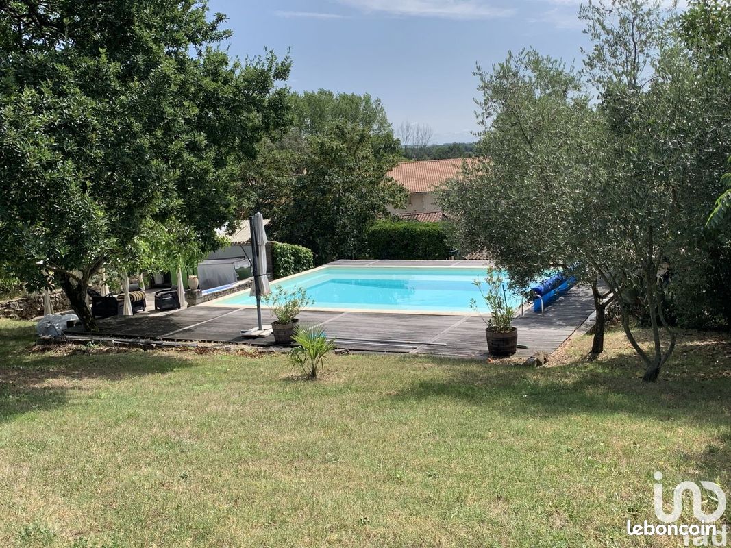 Propriété 13 pièces 280 m² - Bourg-Charente 16200 (image principale 1)