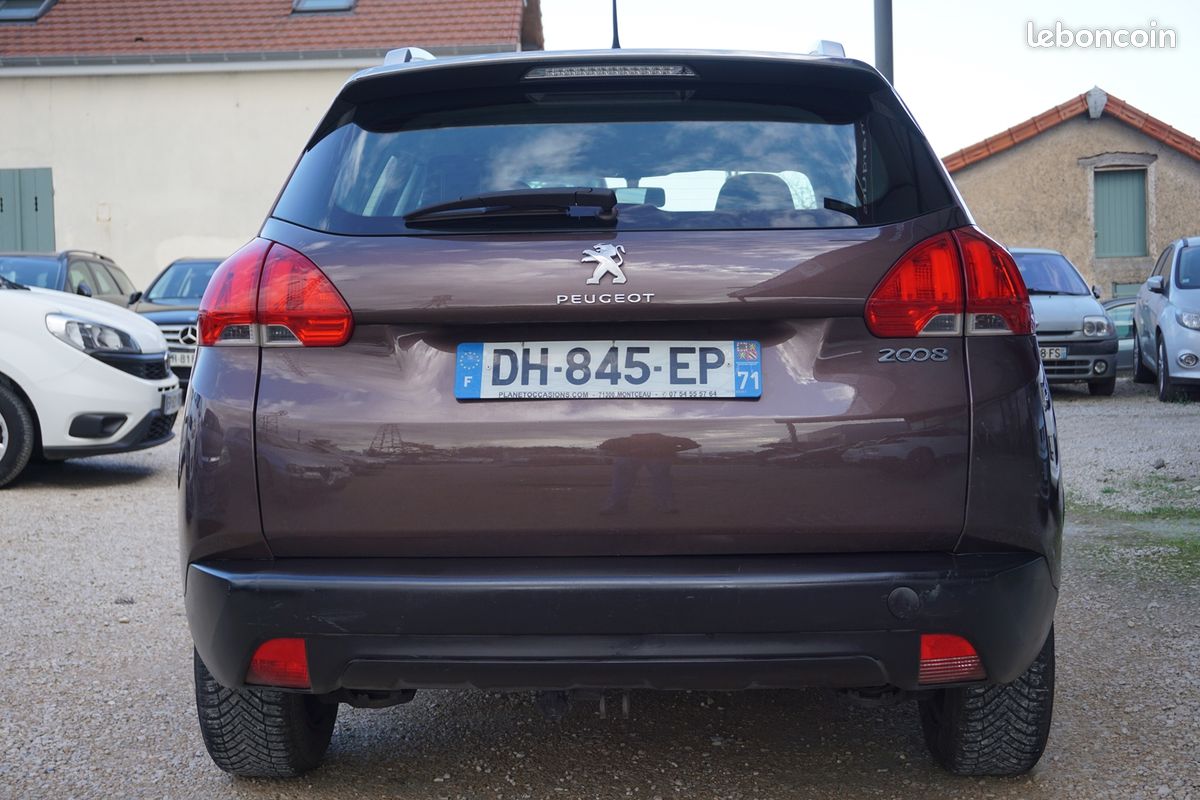 Peugeot 2008 1.2 VTI ACCESS (image 5)
