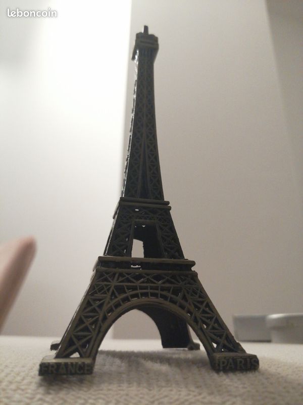 Statue tour Eiffel (image 3)