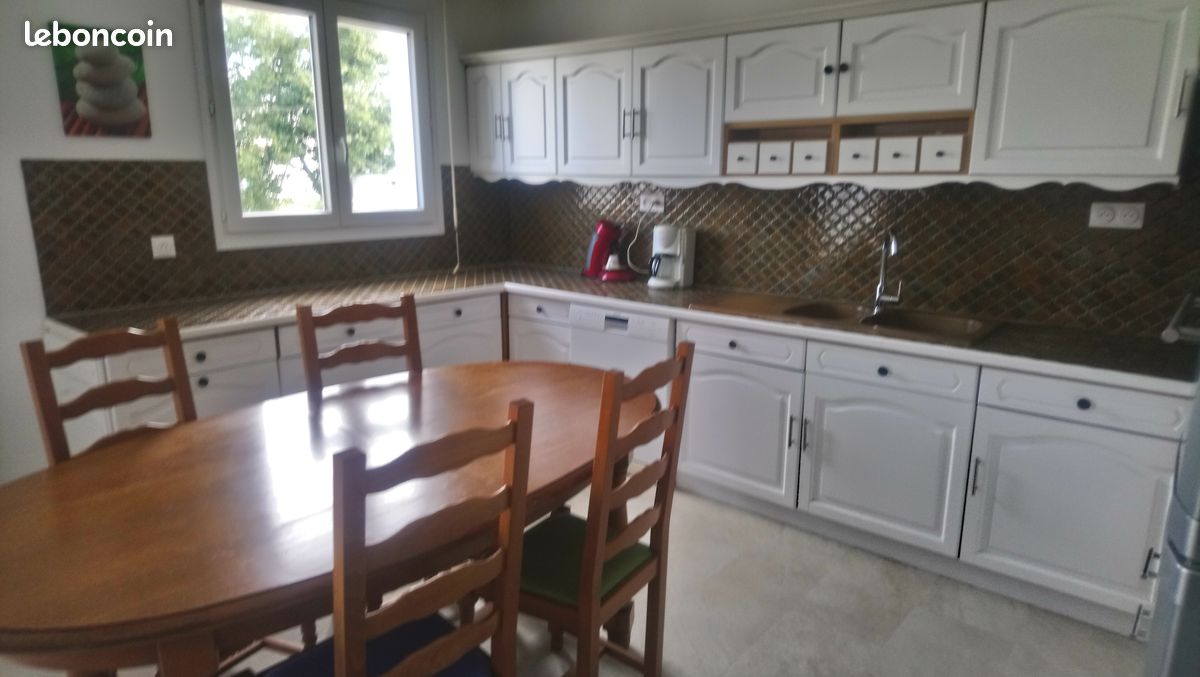 Appartement 3 pièces 80 m² · à Saintes · 80 m² · 800 €