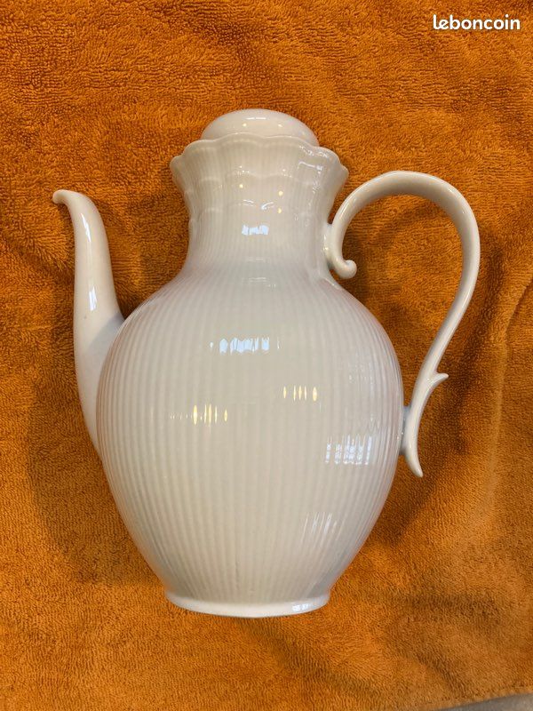 Théière neuve en porcelaine (image 1)