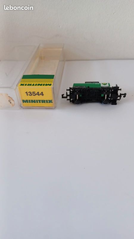 Lot De 4 CITERNES Et STATION CARBURANT Miniatures - Échelle N 1:160 - Pour Réseau De Train - NEUF