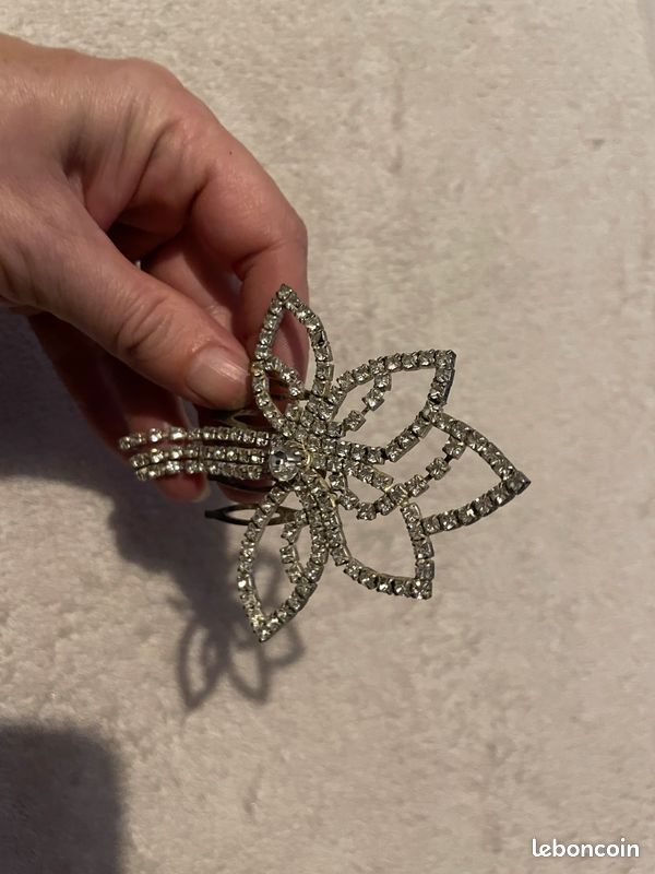 Bijoux de Cheveux, peigne style fleur ou couronne en strass (image 7)