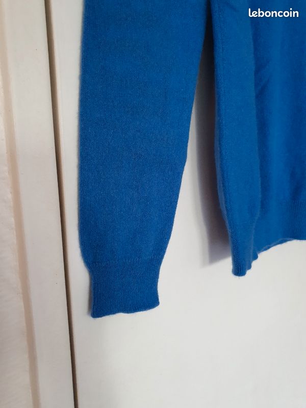 Pull v classique bleu (image 3)
