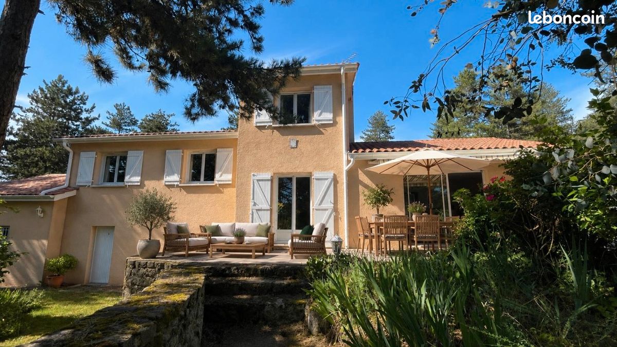 Maison 6 pièces 120 m² · à Salvizinet · 120 m² · 355 000 €