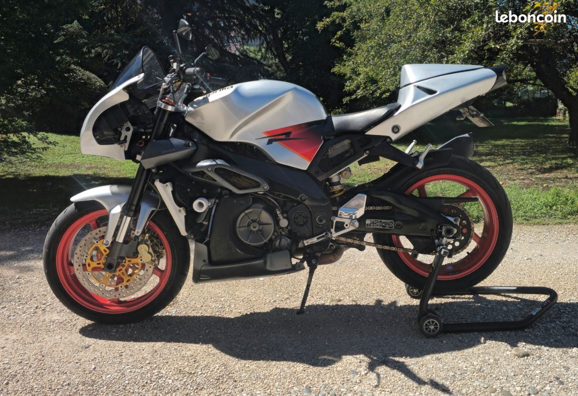 Aprilia Tuono 1ere gen (image 1)