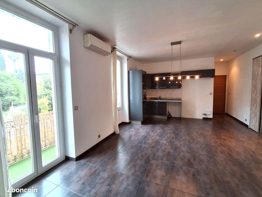 Appartement 2 pièces 49 m² · à Saint-Laurent-du-Var · 49 m² · 220 000 €