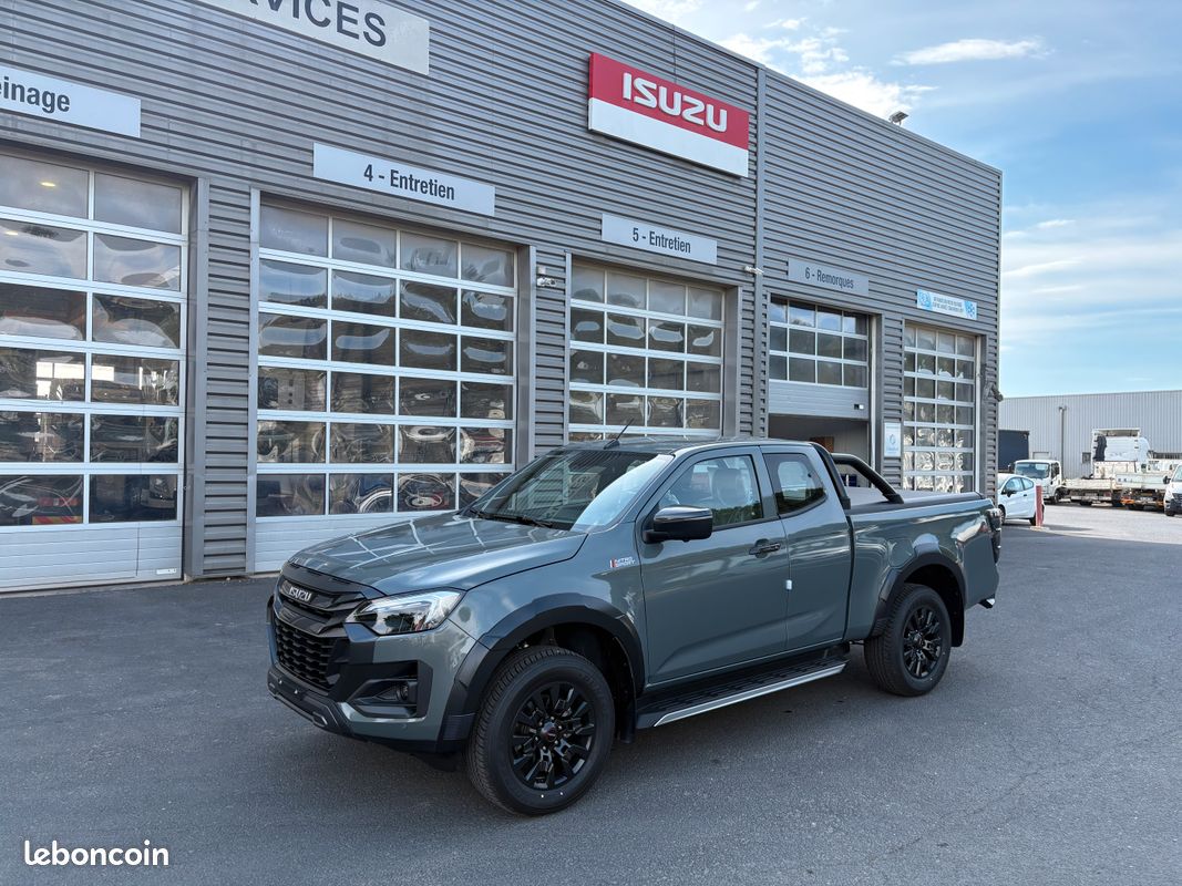 NEW ISUZU D-MAX NITRO SPORT SPACE 2.2L A/T 8 Rapports (image 4)