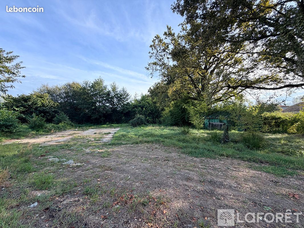 Terrain 1767 m² · à Ambarès-et-Lagrave · 1 767 m² · 150 000 €
