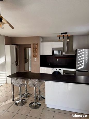 T2 MEUBLÉ DE 46m² - LUMINEUX SUD/OUEST - PISCINE SUR LE TOIT