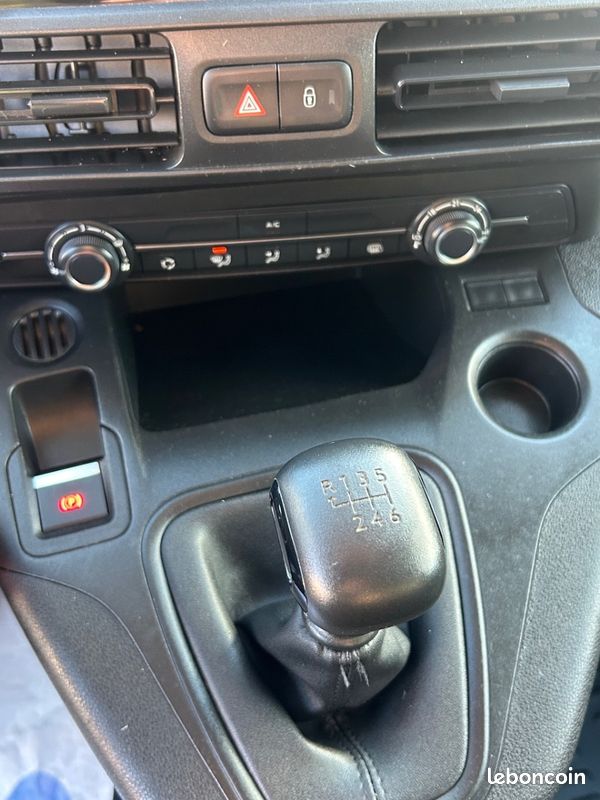 Citroën BERLINGO FOURGON M 1.5 BlueHDi BVM6 S&S 102 cv TVA RECUPERABLE {CAMERA DE RECUL + ANGLE MORT + CLIM + CARPLA} (image 20)