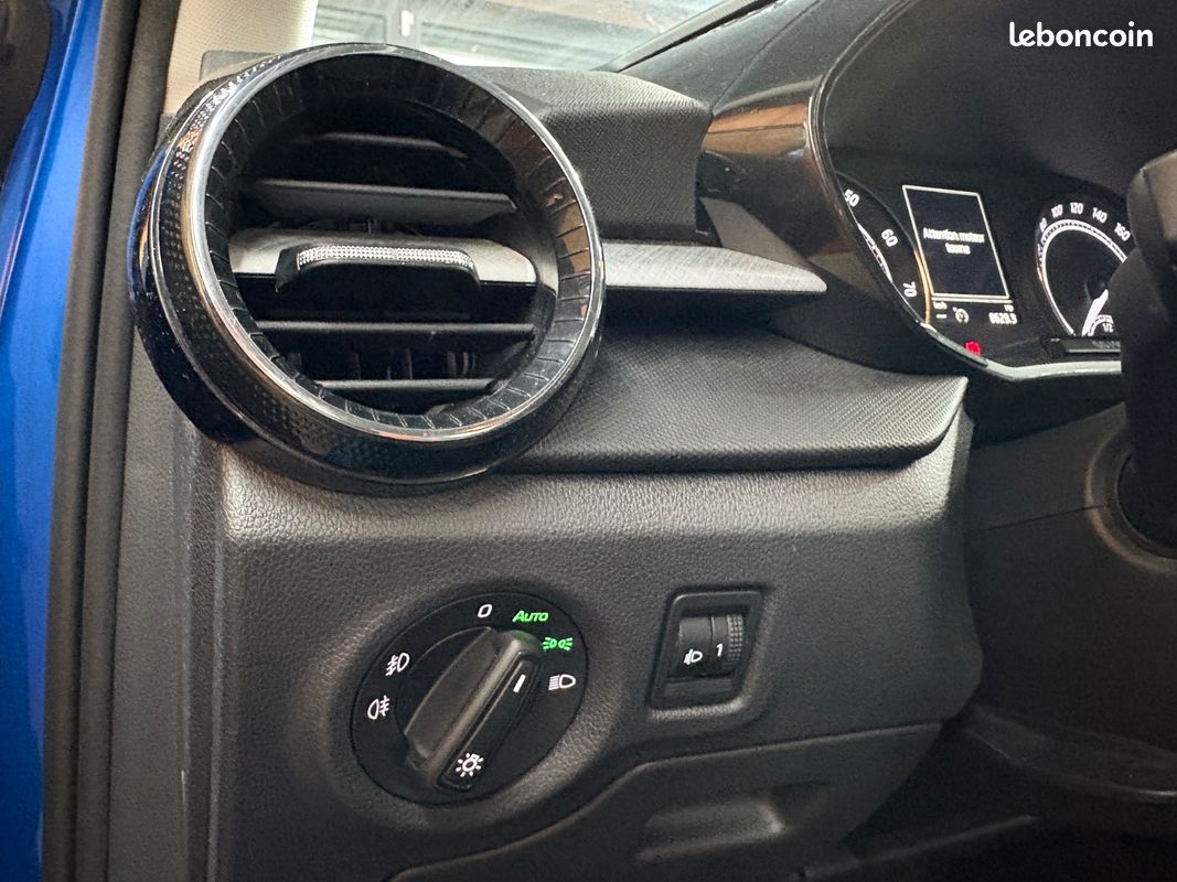 Skoda FABIA 1.0 TSI 95 CH BVM5 Ambition 2EME MAIN + CARPLAY + RADARS AV/AR + GARANTIE 12 MOIS (image 22)