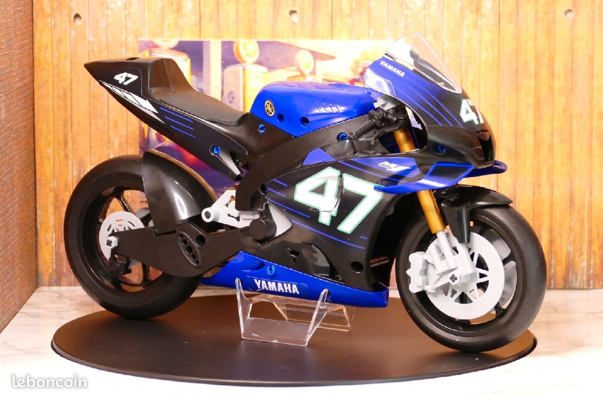 Kit Yamaha YZR M1 1/8 Clementoni (image 2)