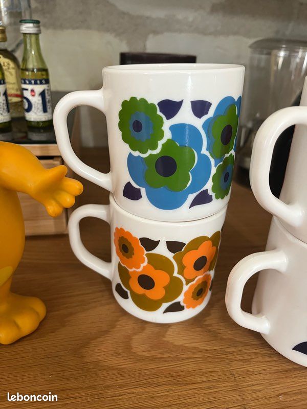 Lot de six petites tasses à café - Vintage Mobil années 1972